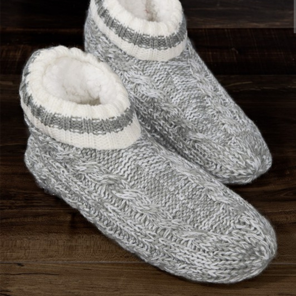 Cable knit and sherpa lined slipper booties - Picture 5 of 7